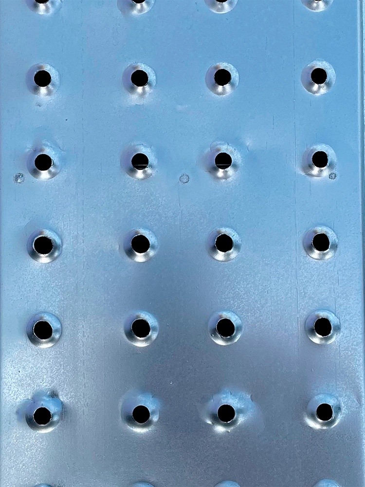 Настил перфорированный оцинкованный для строительных лесов 0,3х2,0 м фото 3